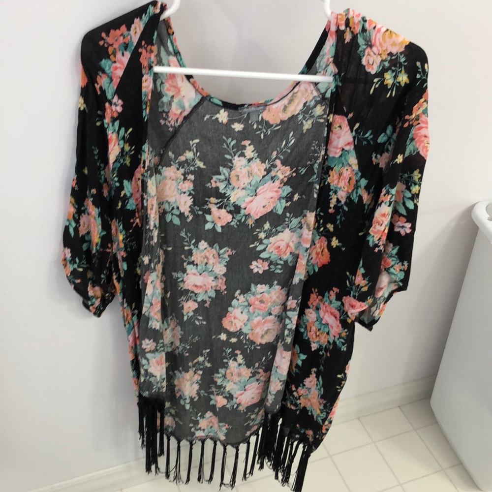🌸2 for 15🌸 Floral Fringe Kimono